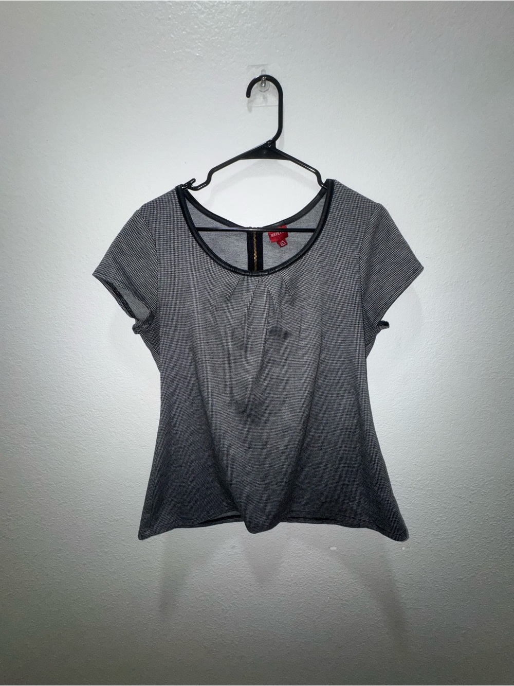 Merona Gray Short-Sleeve Scoop Neck Top with Contrast Trim